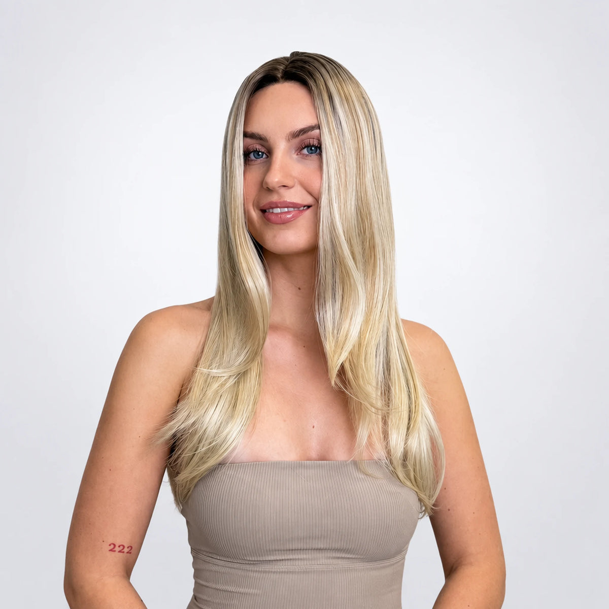 Alva Vegan Syntetisk Peruk – Mono Part, Cream Blonde