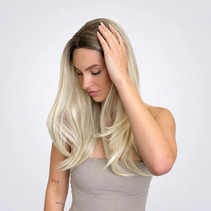 Alva Vegan Syntetisk Peruk – Mono Part, Cream Blonde