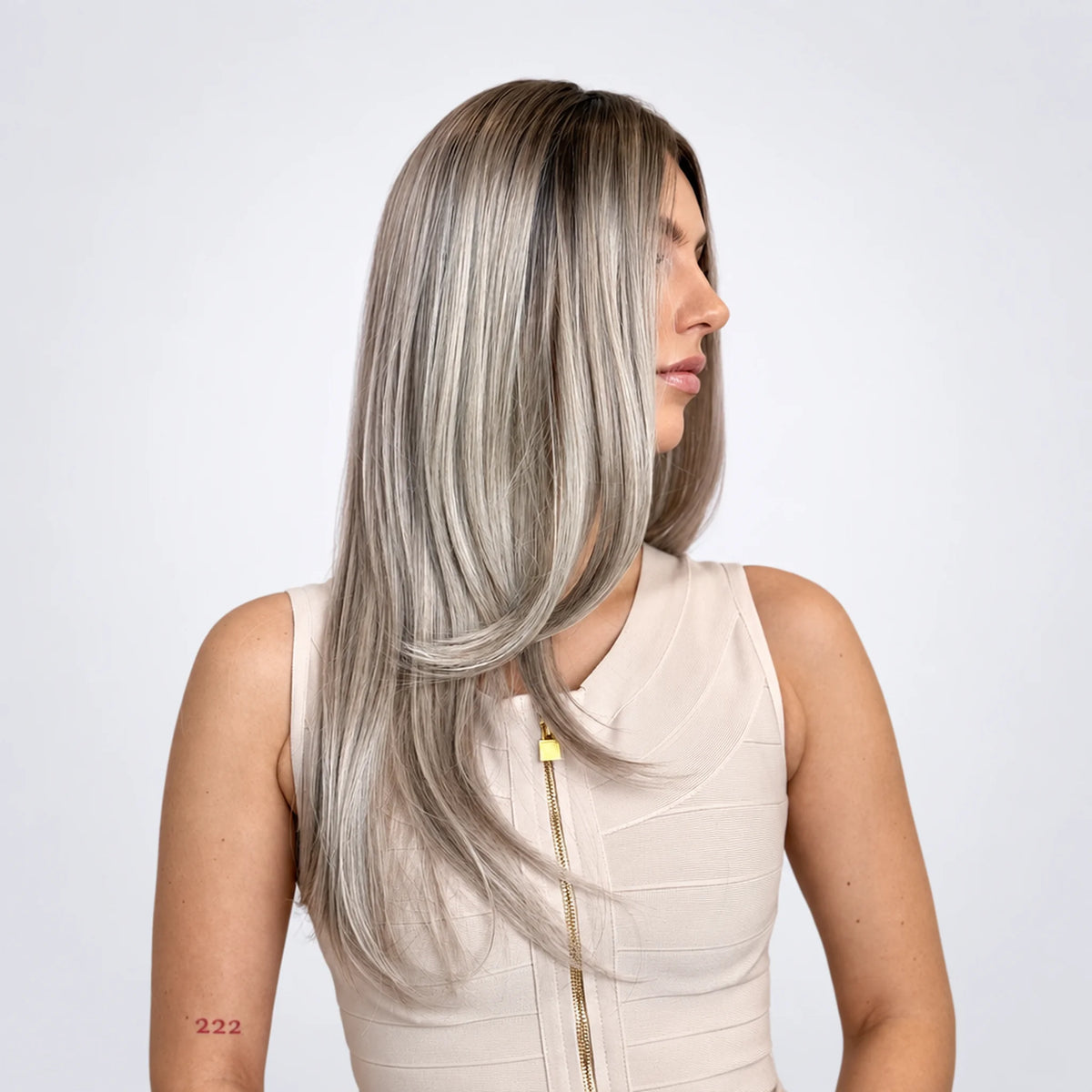 Astrid Vegan Syntetisk Peruk – Mono Part, Ash