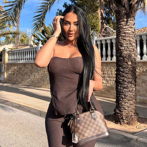 Buchen Sie jetzt Ihre luxuriöse Haarverlängerung zum Einnähen (40–70 cm).