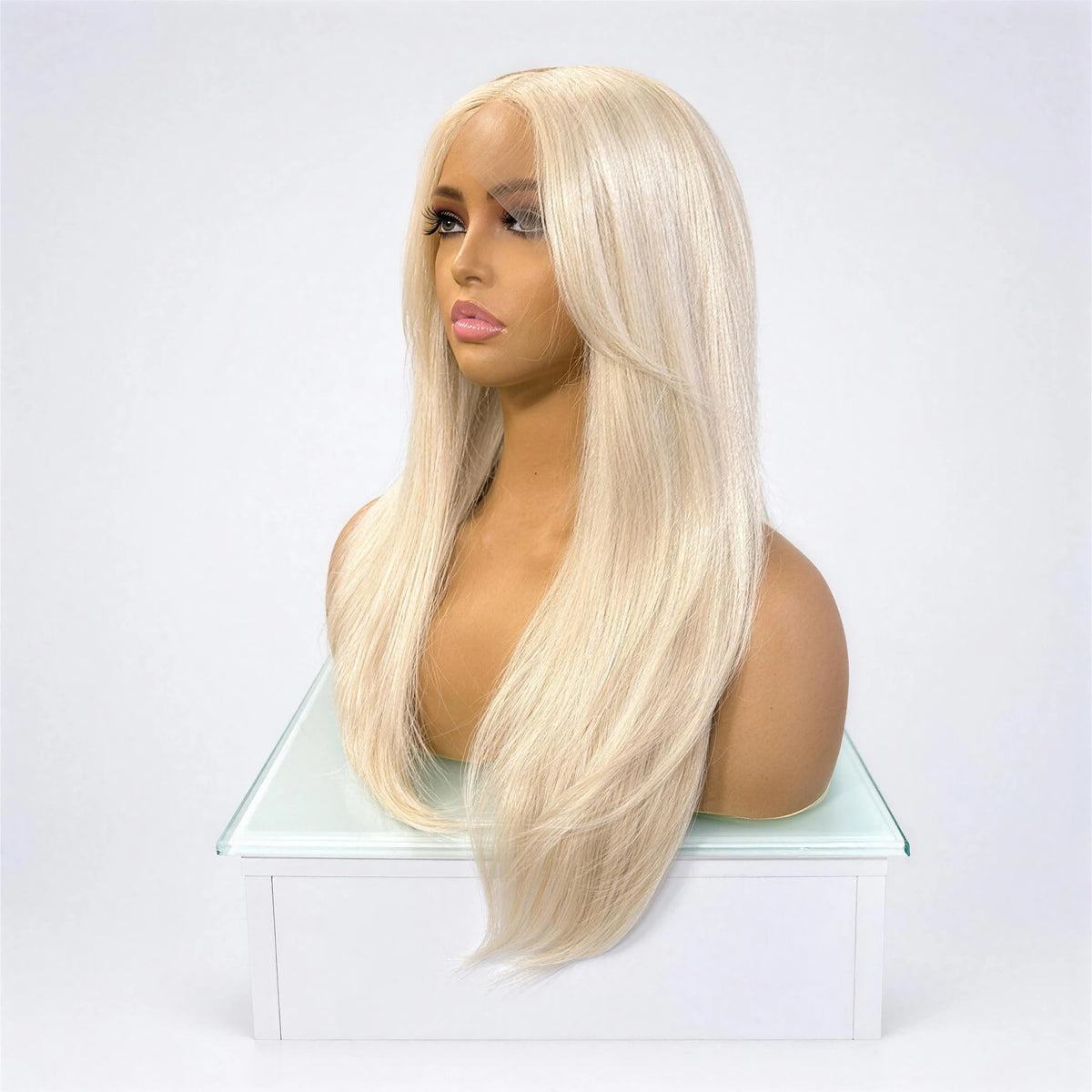 Crown Vegan Syntetisk Peruk – Lace Front Plus – Ljusblond