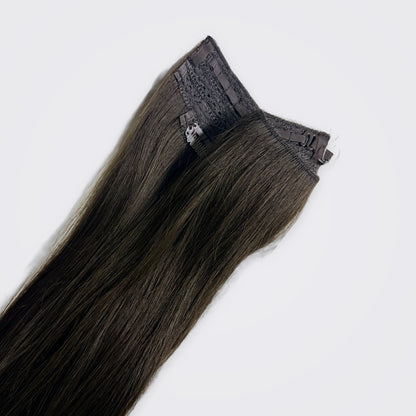 Luxury Halo Hairband – Rak i färg 2A Dark Ash Brown, öppen vy med hairband och clips