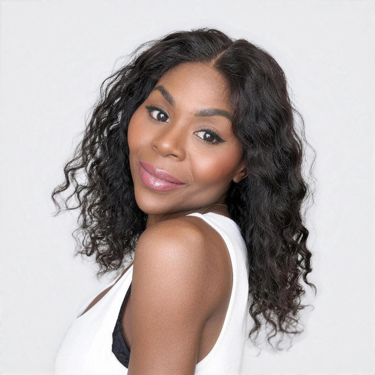 Luxury Peruk Äkta Hår – Krullig, Lace Closure i färg 1b