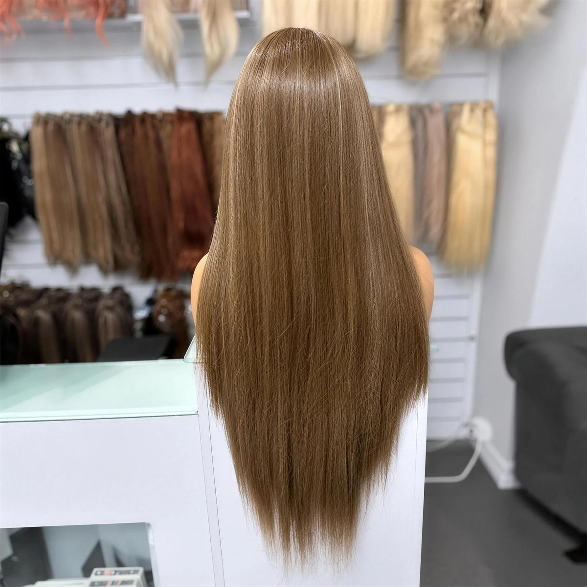Saga Vegan Syntetisk Peruk – Lace Front Plus