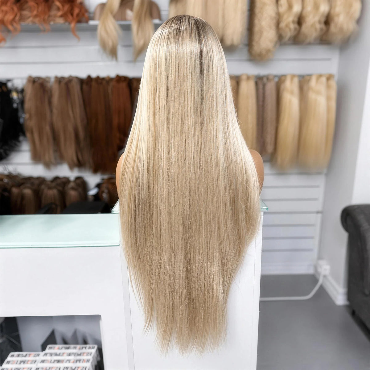 Saga Vegan Syntetisk Peruk – Lace Front Plus