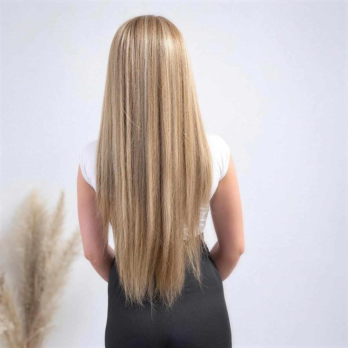 Saga Vegan Syntetisk Peruk – Lace Front Plus