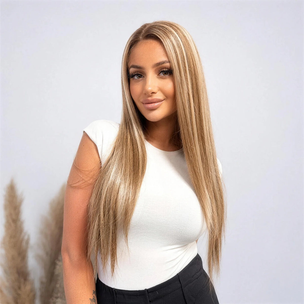 Saga Vegan Syntetisk Peruk – Lace Front Plus – Färg3