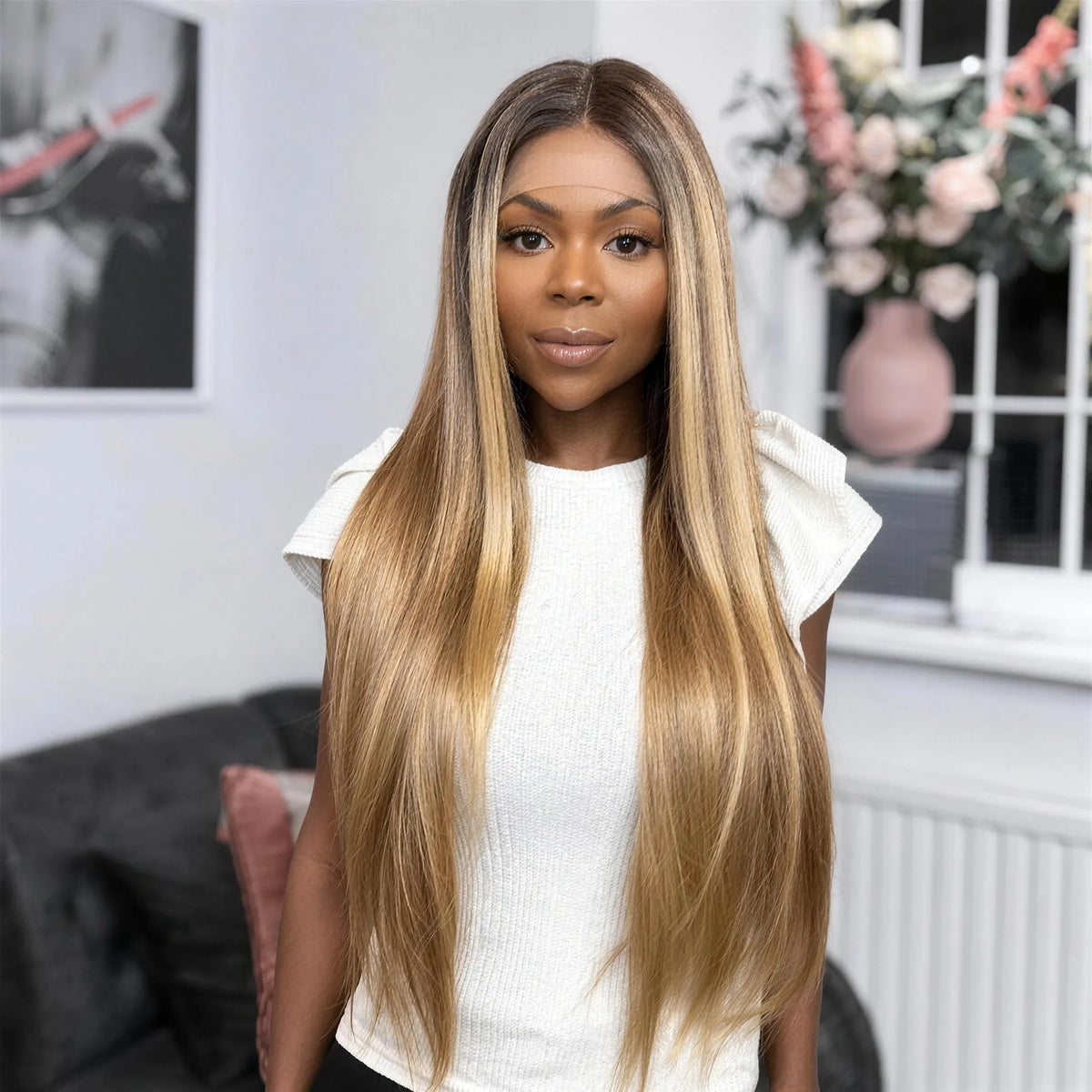 Saga Vegan Syntetisk Peruk – Lace Front Plus – Ljusbrun