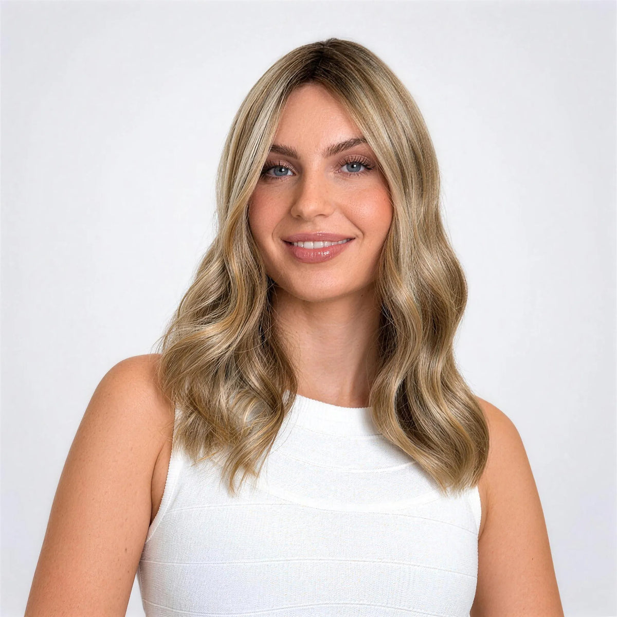 Sienna Vegan Syntetisk Peruk – Mono Top – Varm nyans