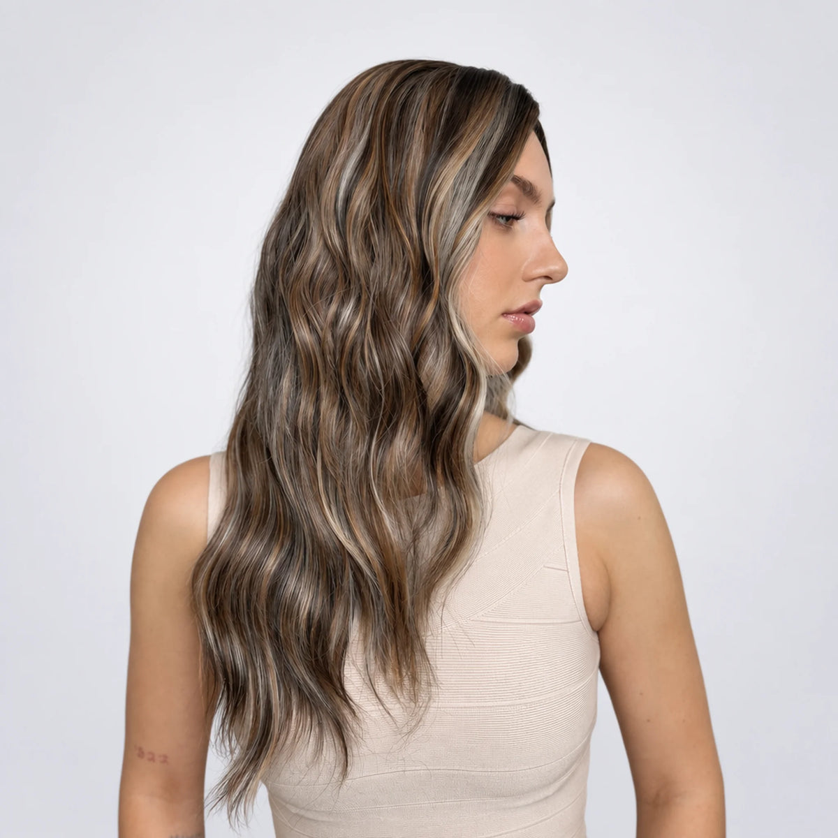 Signe Vegan Syntetisk Peruk – Mono Part, Calico