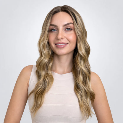 Signe Vegan Syntetisk Peruk – Mono Part, Sand