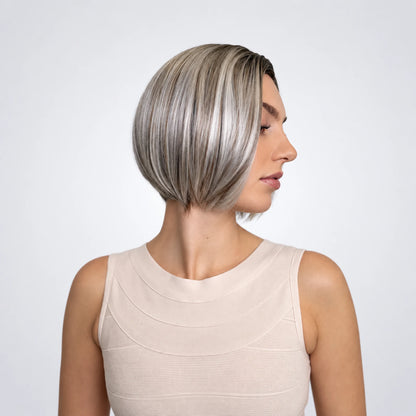 Solveig Vegan Syntetisk Peruk – Mono Part, Ivory Grey
