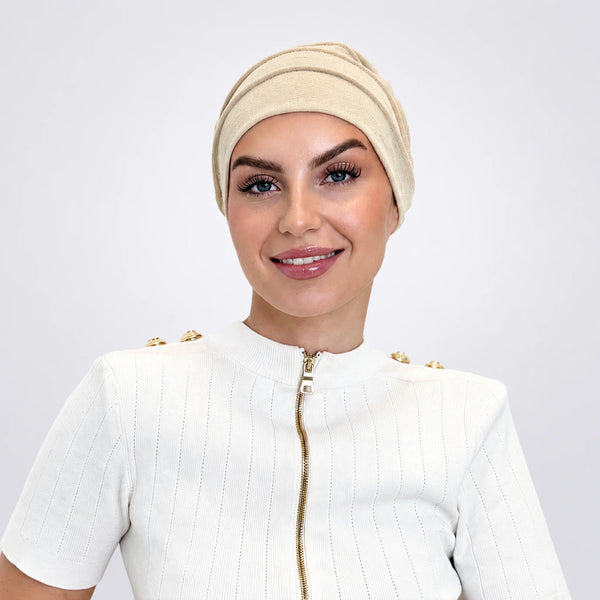 Turban med volanger – beige