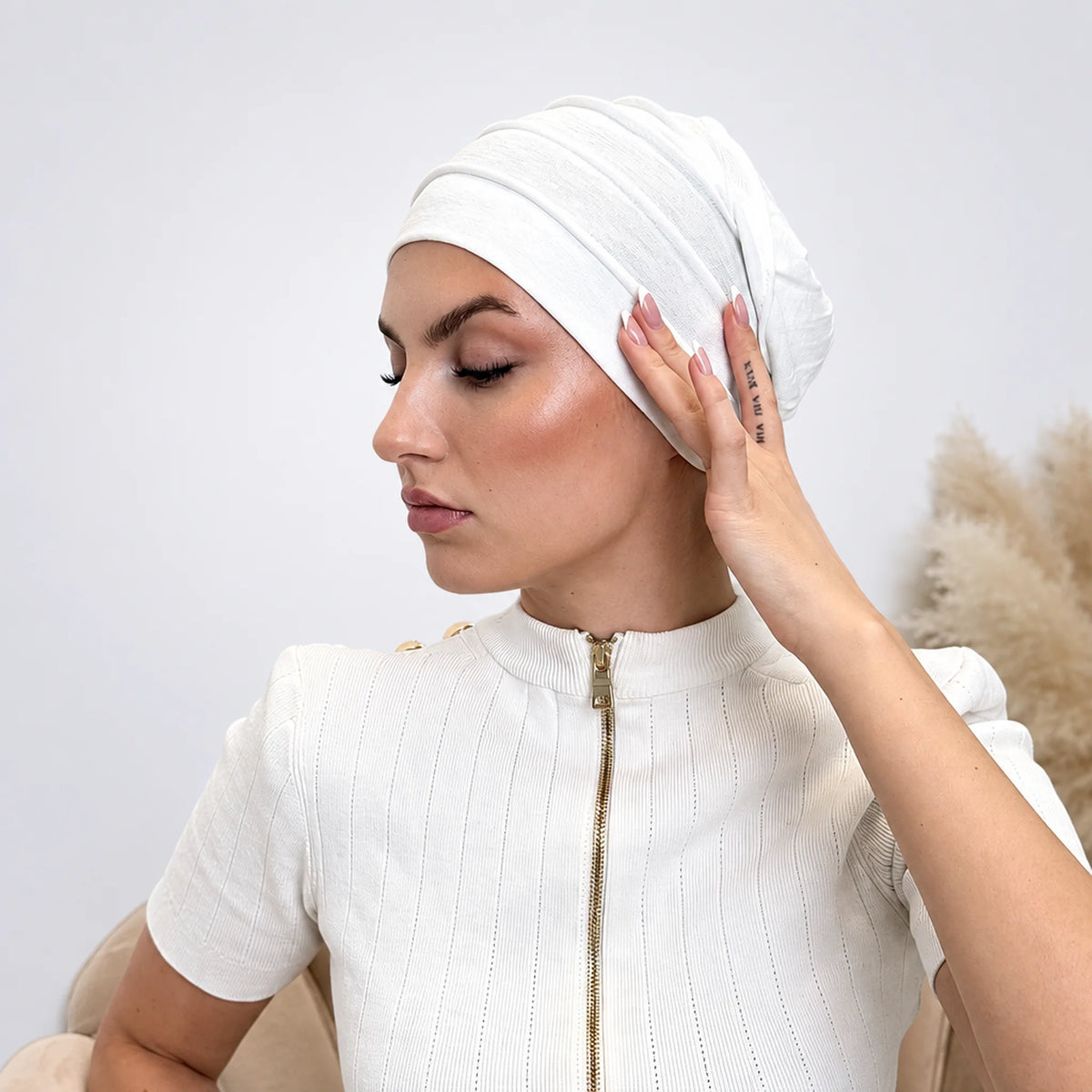 Turban med volanger – vit