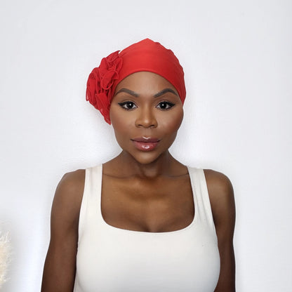 Turban Viola – elegant med ros på sidan, färg Röd, framifrån